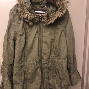 Gap Fur Lined Parka Women’s Medium Green With Hood.